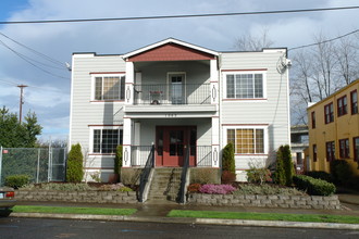 1965 NW Raleigh St in Portland, OR - Building Photo - Building Photo