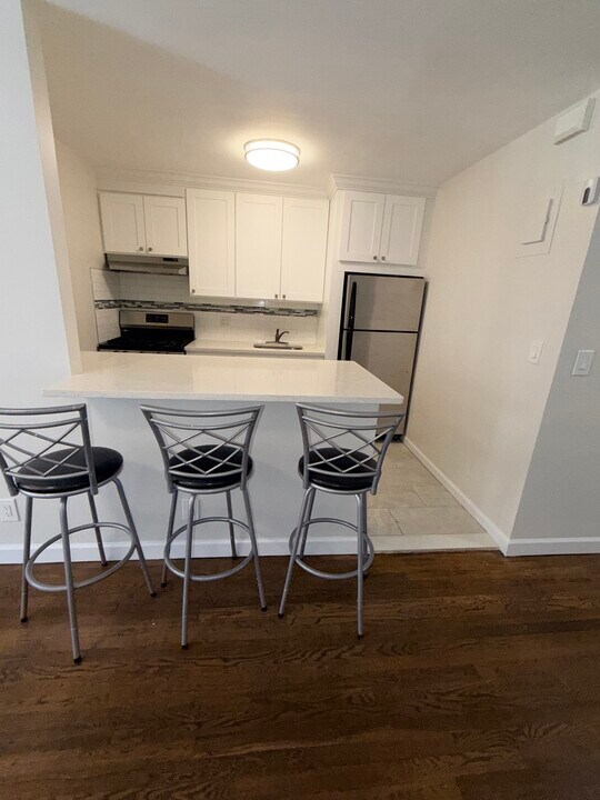 35-26 32nd St, Unit 2 in Queens, NY - Foto de edificio