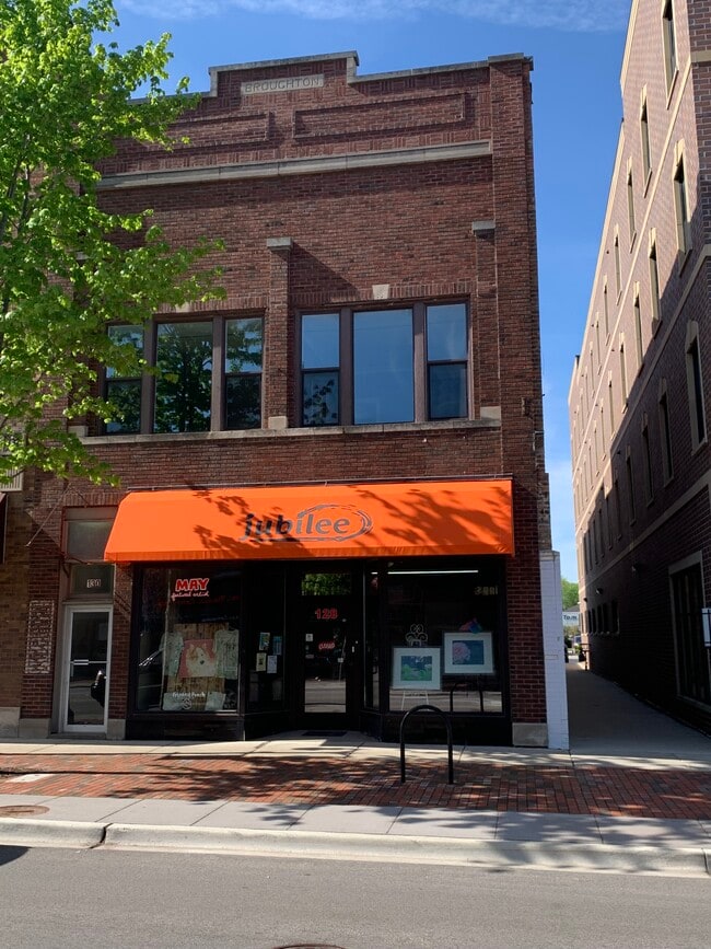 130 E Lincoln Hwy, Unit Dekalb Studio Apartment