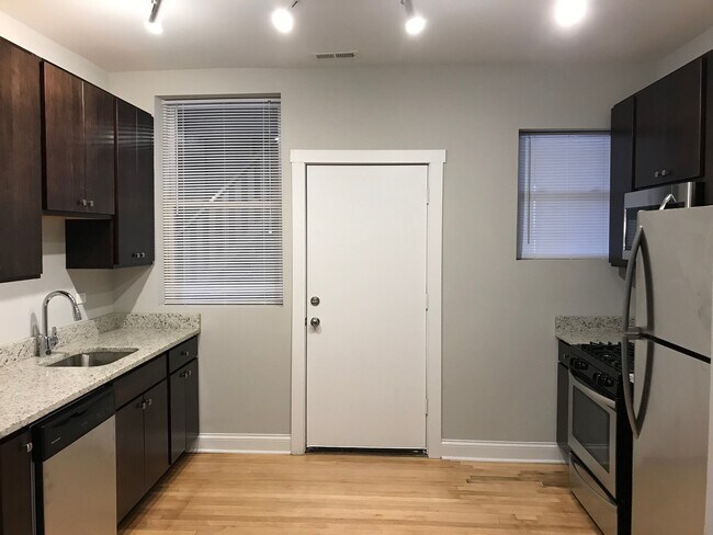 5215 N Christiana Ave, Unit 1R in Chicago, IL - Building Photo - Building Photo