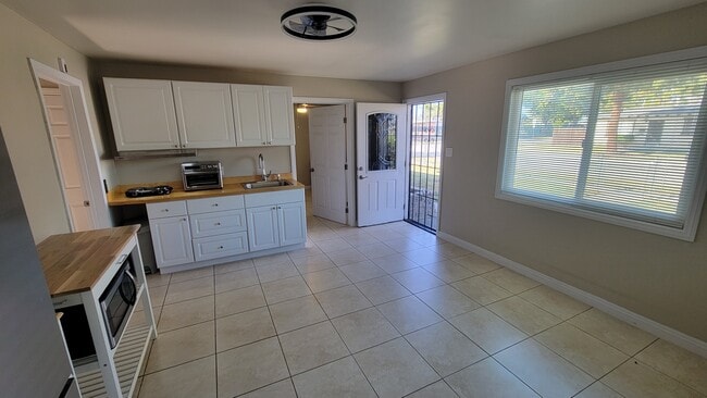 20703 Ibex Ave in Lakewood, CA - Building Photo - Building Photo