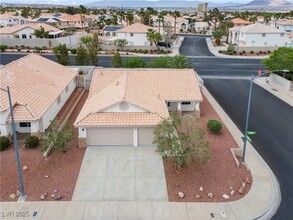 1094 Kabuki Ave in Henderson, NV - Foto de edificio - Building Photo