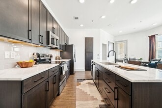The Village at Rayzor Ranch in Denton, TX - Foto de edificio - Building Photo