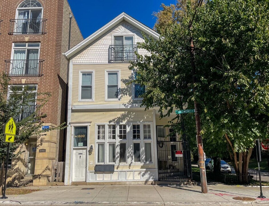 1800 W Belmont Ave in Chicago, IL - Building Photo