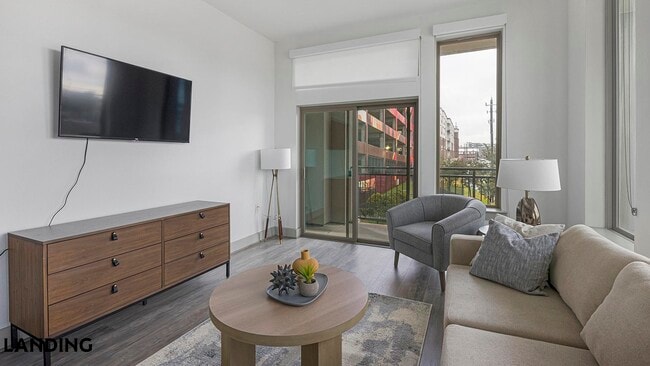 3030 Summer St, Unit 242 in Houston, TX - Foto de edificio - Building Photo