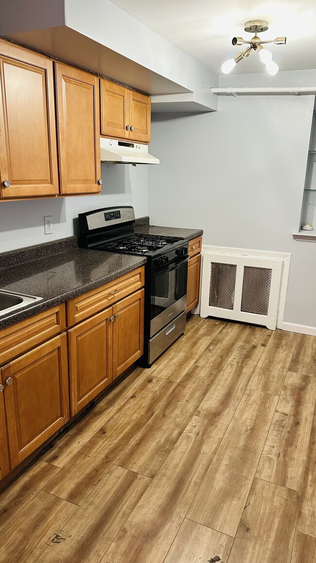 132 Voss Ave, Unit 1 in Yonkers, NY - Building Photo - Building Photo