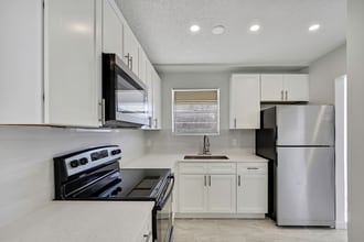 10931 W Tidewater Cir in Crystal River, FL - Foto de edificio - Building Photo