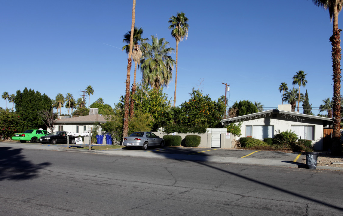 664-672 S Camino Real in Palm Springs, CA - Building Photo