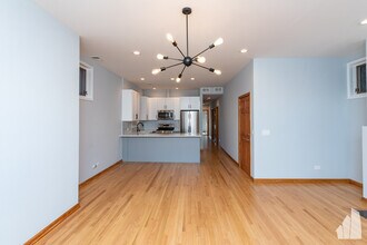 2338 N Greenview Ave, Unit Unit 2 in Chicago, IL - Foto de edificio - Building Photo