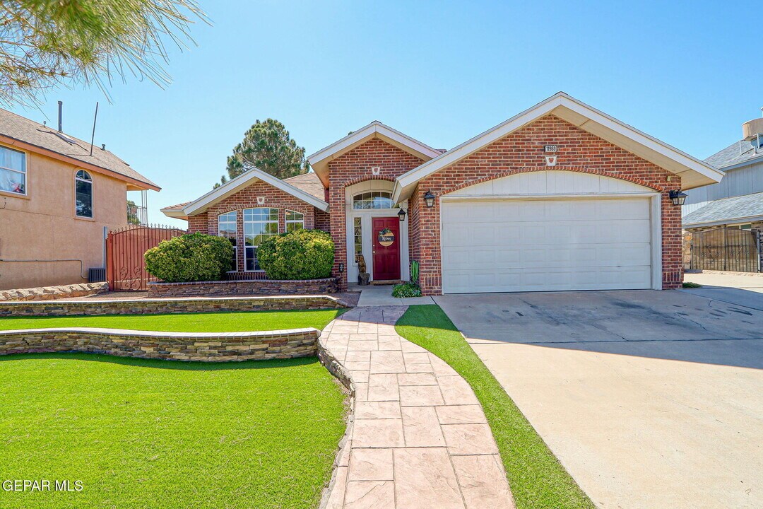 11960 David Forti Dr in El Paso, TX - Building Photo