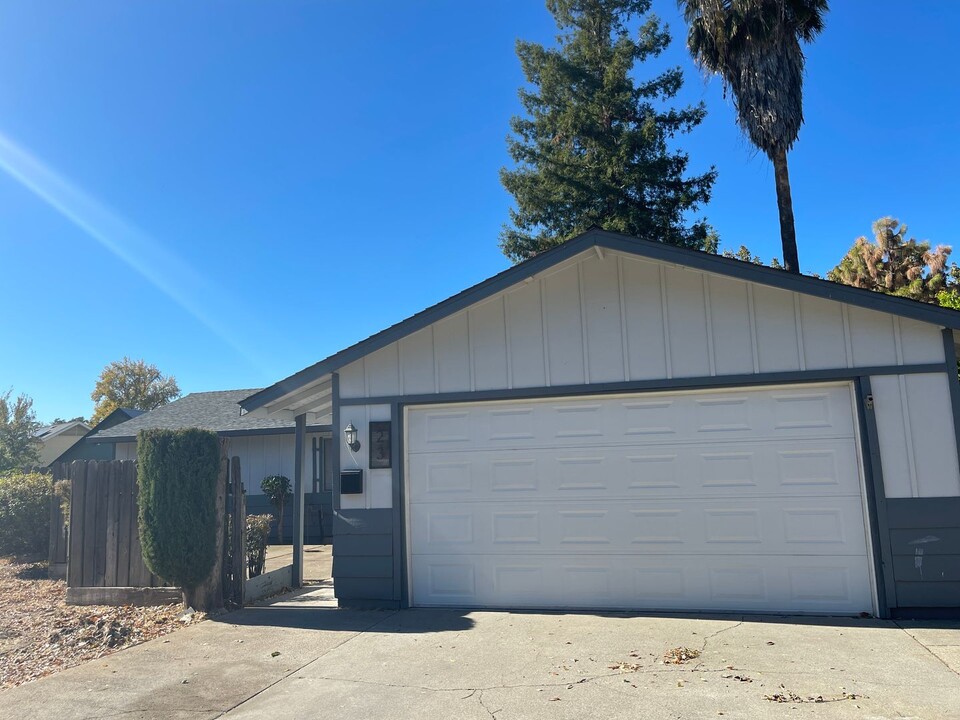 23 Irving Way in Chico, CA - Building Photo