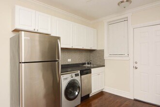 1112 W Lill Ave, Unit J02P in Chicago, IL - Building Photo - Building Photo