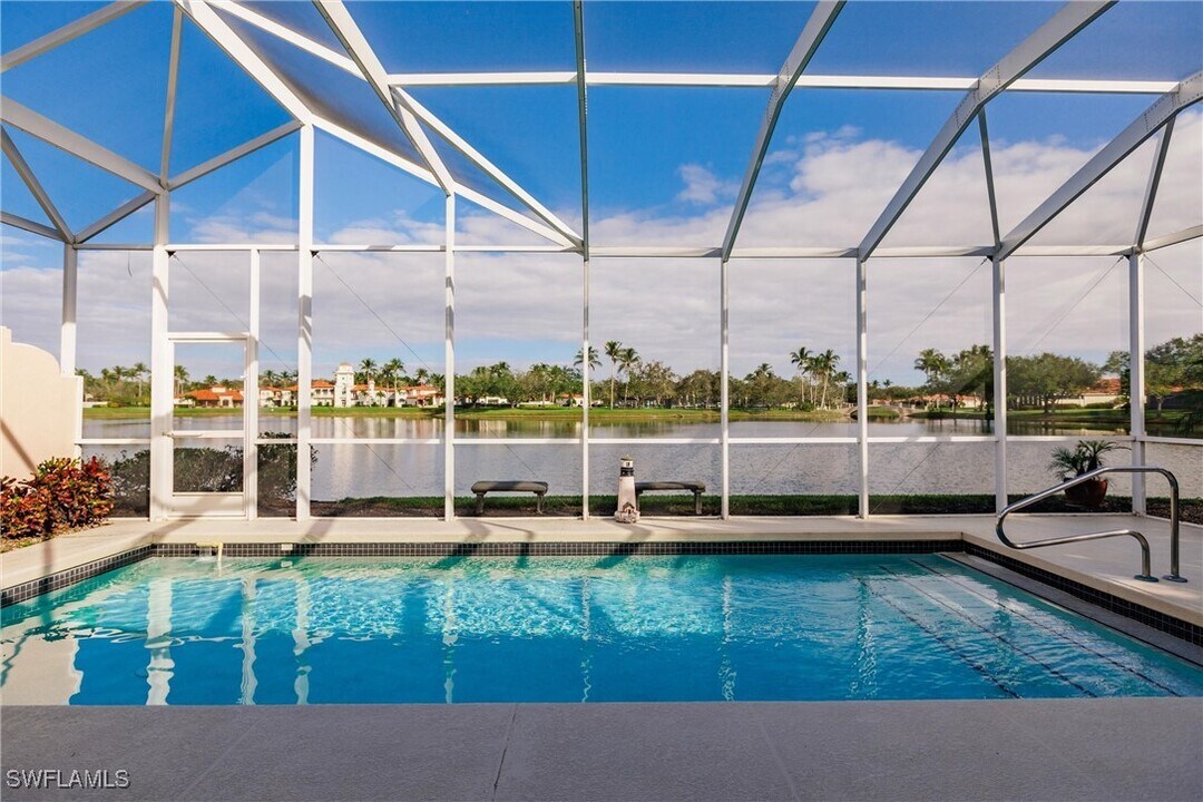 4364 Montalvo Ct in Naples, FL - Foto de edificio