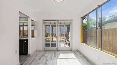 1695 Kenora Dr in Escondido, CA - Foto de edificio - Building Photo