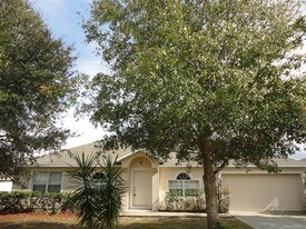 2885 White Magnolia Loop in Clermont, FL - Building Photo