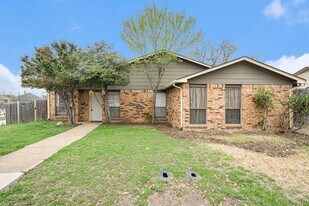 2201 Jackson Cir in Carrollton, TX - Building Photo