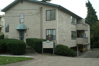 North Green Lake Apartments in Seattle, WA - Building Photo - Building Photo