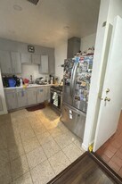 150 W 49th St in Long Beach, CA - Building Photo