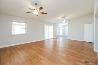 7008 W Canterbury Dr in Peoria, AZ - Foto de edificio - Building Photo