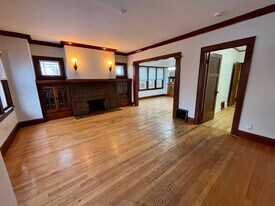 5223 W Wisconsin Ave, Unit Lower in Milwaukee, WI - Building Photo