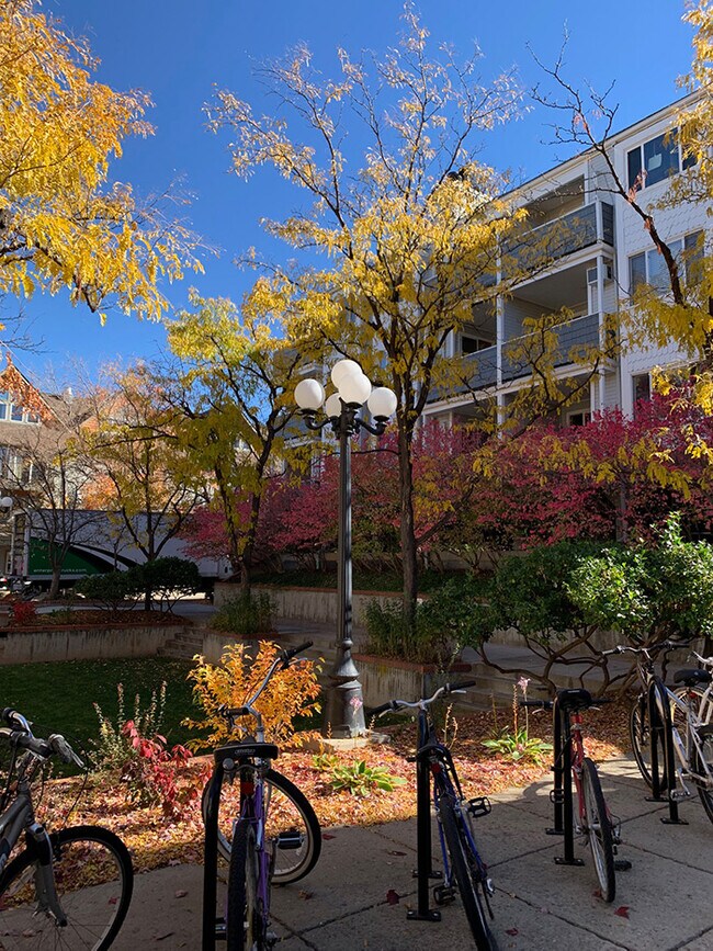 2201 Pearl St, Unit 123 in Boulder, CO - Foto de edificio - Building Photo