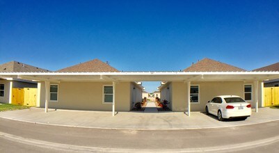 Monmack Landing Apartments in Edinburg, TX - Building Photo - Building Photo