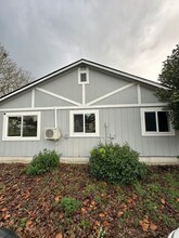 745 Hamelin Ln SE in Olympia, WA - Building Photo - Building Photo