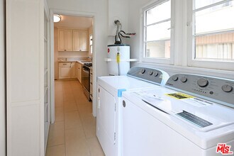 1068 S Wooster St in Los Angeles, CA - Building Photo - Building Photo