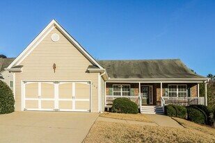 215 Overlook Dr in Dallas, GA - Building Photo