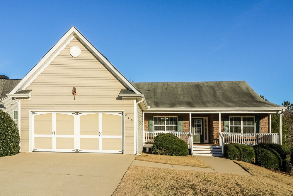 215 Overlook Dr in Dallas, GA - Building Photo