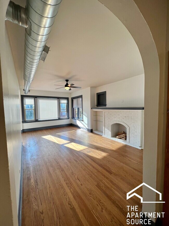 6945 S Paxton Ave Rentals in Chicago, IL