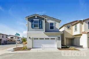 29379 Walnut Tree Way in Winchester, CA - Building Photo