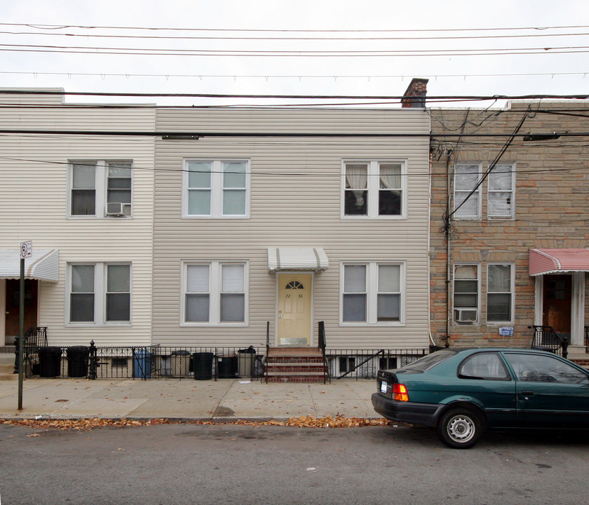 22-38 41st St in Long Island City, NY - Building Photo