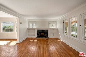 1320 Eagle Vista Dr in Los Angeles, CA - Building Photo - Building Photo