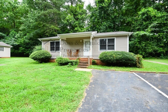 property at 2002 Hummingbird Ct