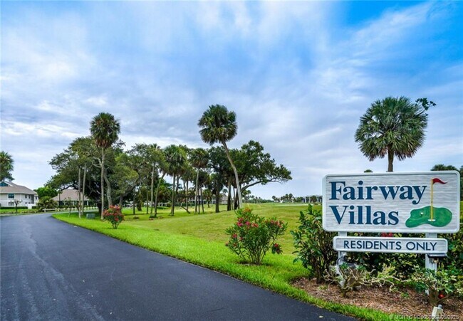 property at 324 Golfview Cir