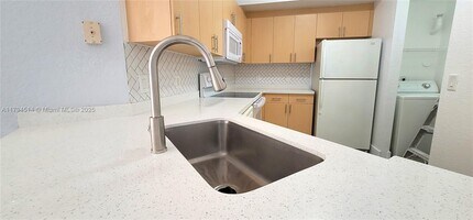 704 Belmont Ln in North Lauderdale, FL - Building Photo - Building Photo