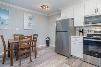 Hillside Cove in Norfolk, VA - Building Photo - Building Photo