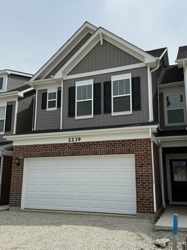 2239 Horseshoe Cir in Naperville, IL - Building Photo - Building Photo