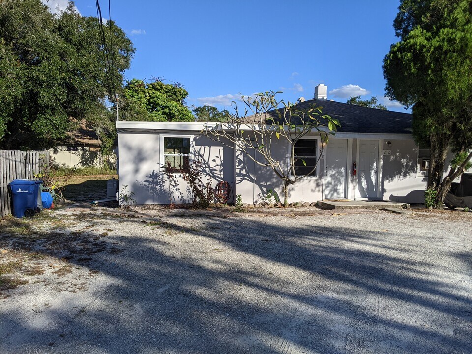 Apartments on Simmons in Sarasota, FL - Building Photo