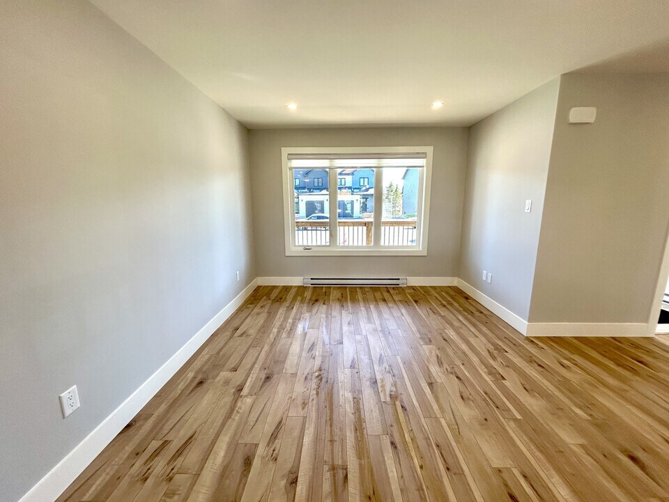 72 Cedar Hill Pl in St John's, NL - Building Photo