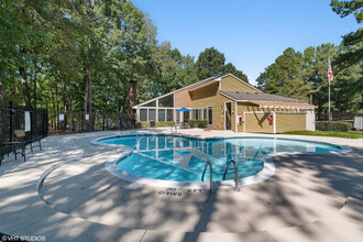 Woodlake Downs in Raleigh, NC - Foto de edificio - Building Photo