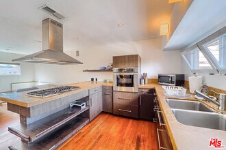109 Dudley Ave in Los Angeles, CA - Building Photo - Building Photo