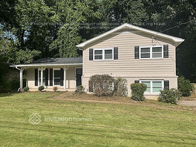 property at 3269 Robin Hood Ln