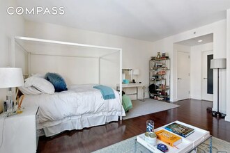 225 E 34th St in New York, NY - Building Photo - Building Photo