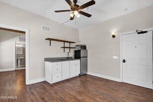 5753 W Glendale Ave in Glendale, AZ - Building Photo