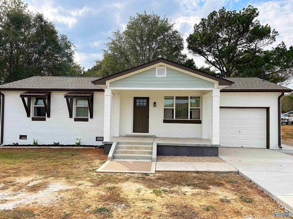 3842 Maysville Rd NE in Huntsville, AL - Building Photo