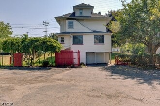 120 Newark Pompton Turnpike in Pequannock Township, NJ - Building Photo - Building Photo