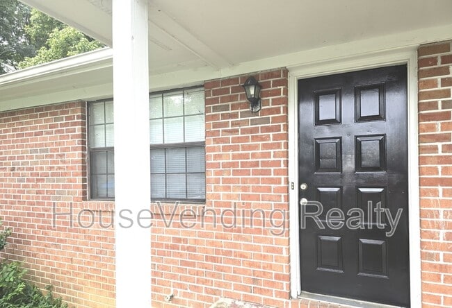 property at 1905 Meadowview Ln