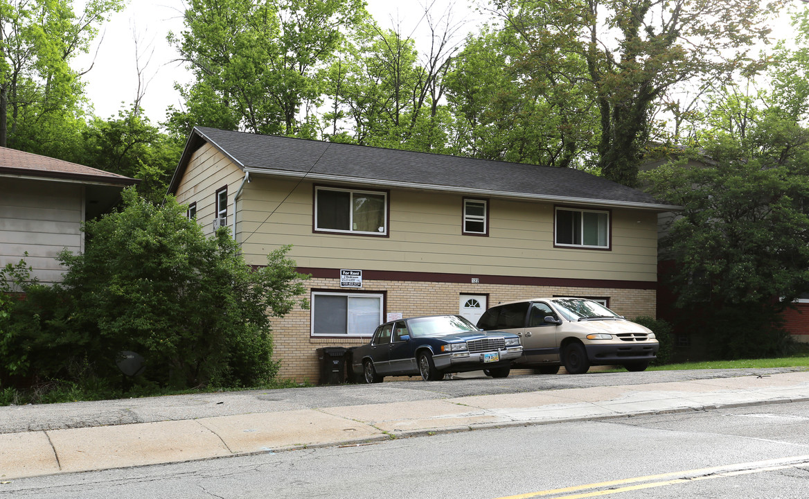 Clinton Springs Quad Apartments in Cincinnati, OH - Foto de edificio